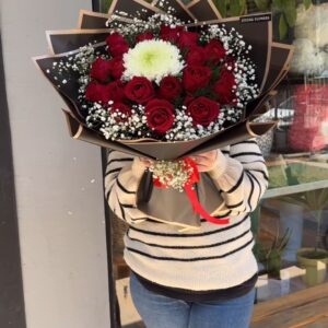 Ortasında Anastasia olan Aşk Buketi