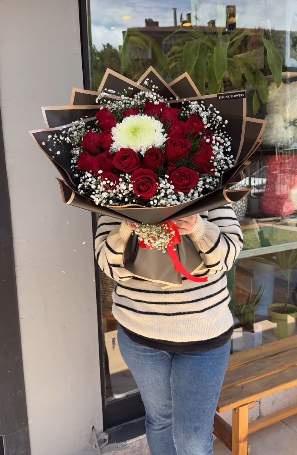 Ortasında Anastasia olan Aşk Buketi
