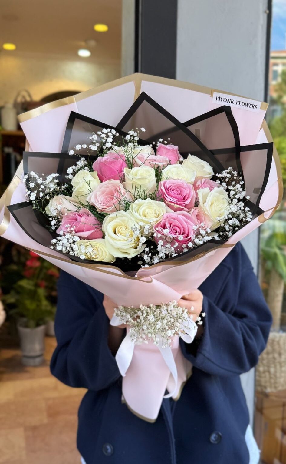 Beyaz ve Pembe uyumlu gül buketi